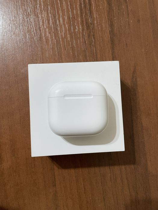 Наушники Apple AirPods 4