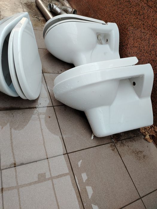 Продаются унитазы цена за 4 шт