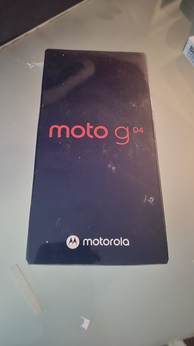 Нов Motorola Moto G 04 и слушалки