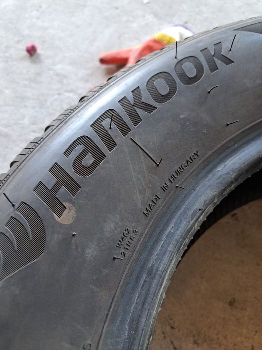 1 anvelopă iarnă 215 65 r16 Hankook