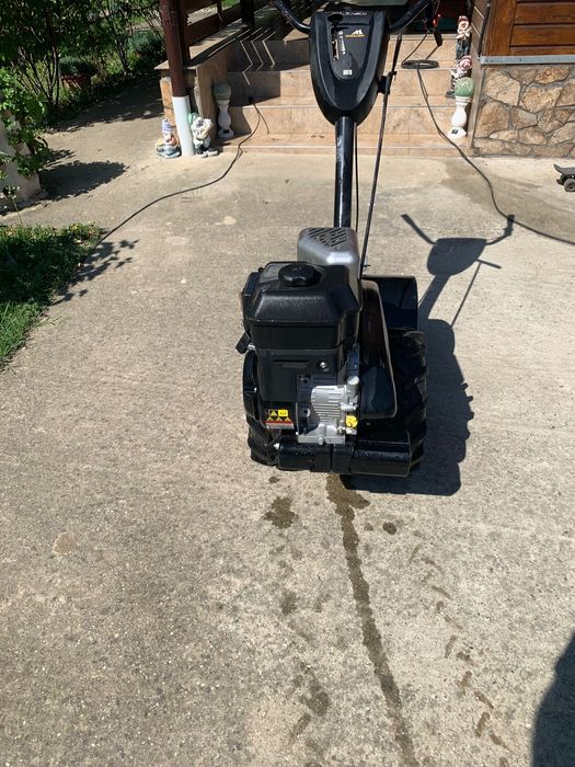 Vand unelte agricole