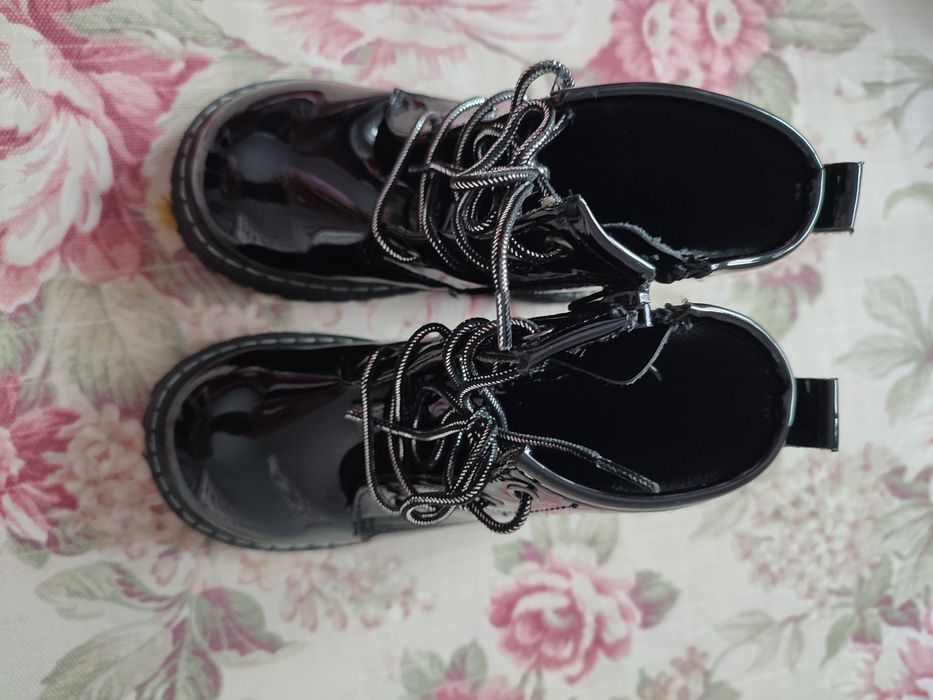 Bocancei fete + geaca ( cadou)