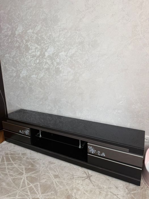 Срочно продам тумбу  под телевизор!