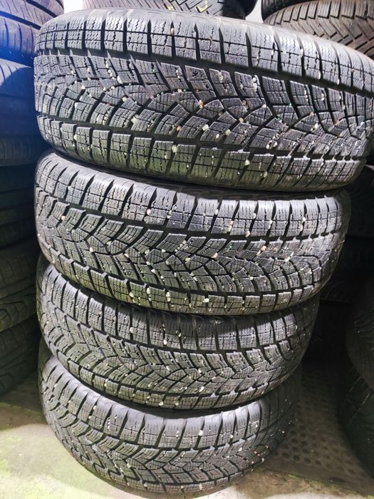 4 бр зимни 225/60/17 Goodyear