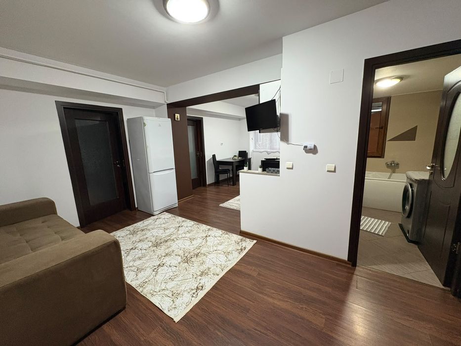 Închiriez apartament