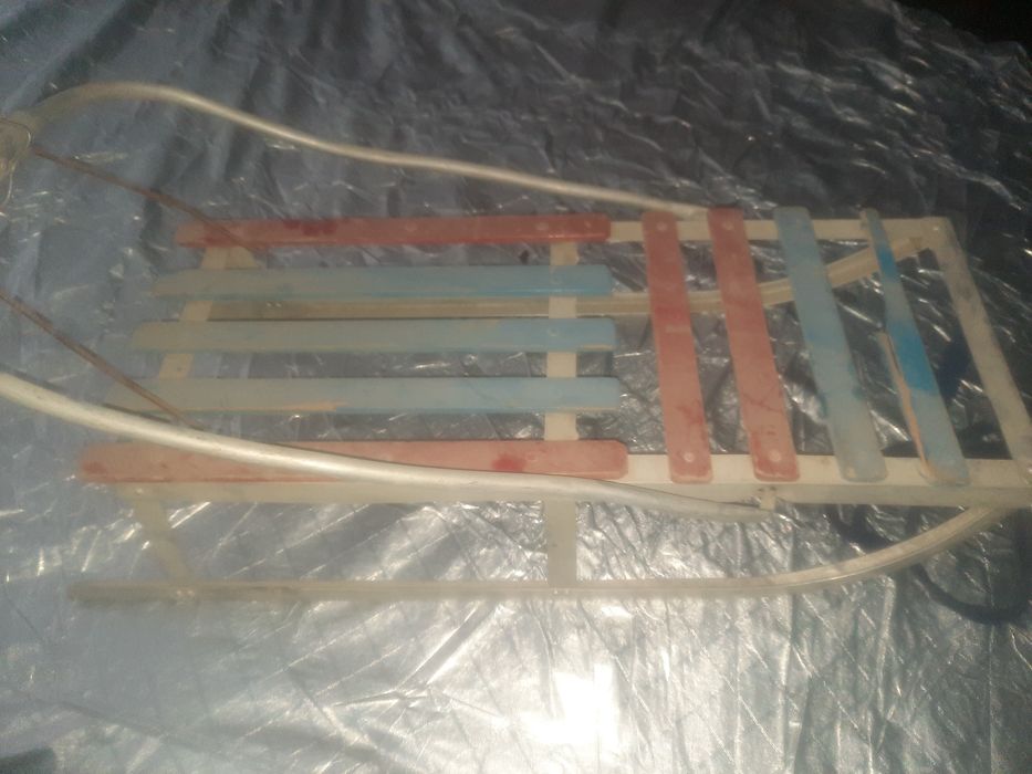 Продам санки 2шт