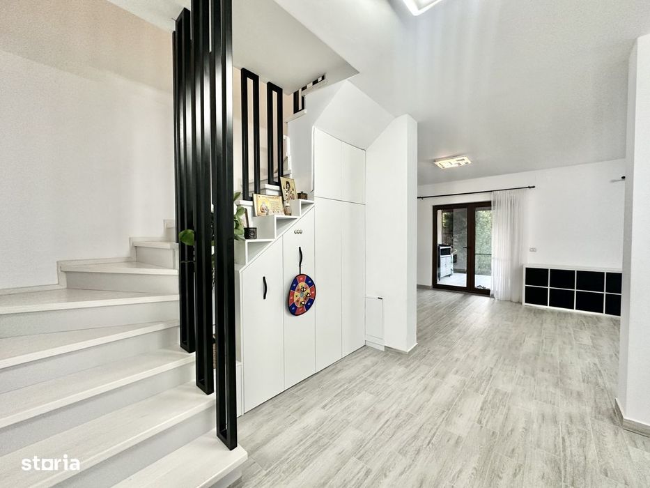Duplex spatios cu 4 camere | Zid dublu | Panouri fotovoltaice - Mosnit