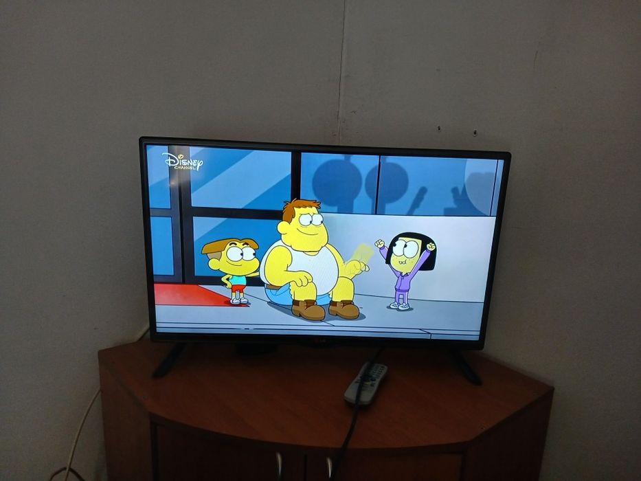 Vand Tv smart LG 80 cm diagonala