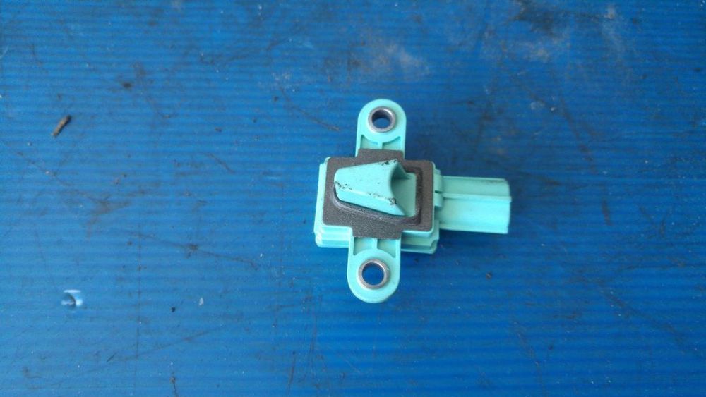 senzor impact audi a4 b8 2008-2012 8k0955557c