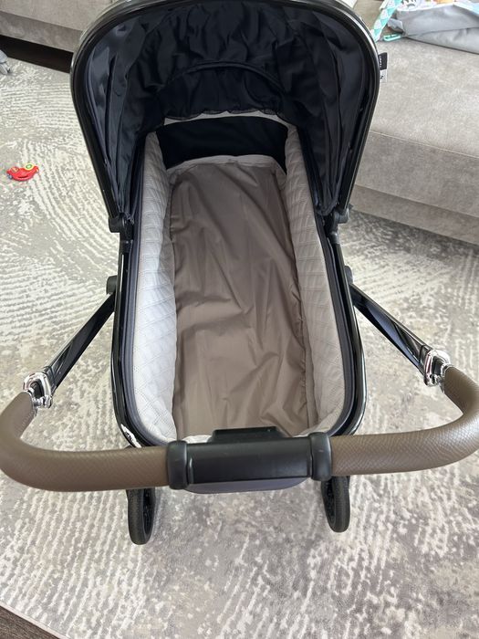 Продам коляску 3 в 1