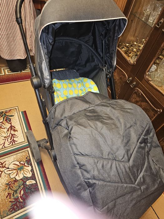 Детская прогулочная коляска