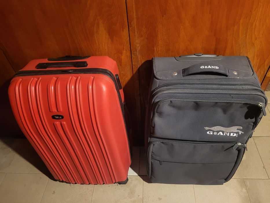 Продавам  куфари