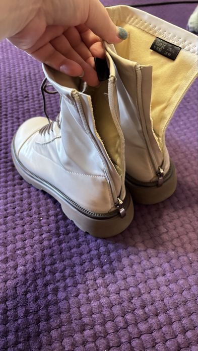 Отдам обувь за шоколадку