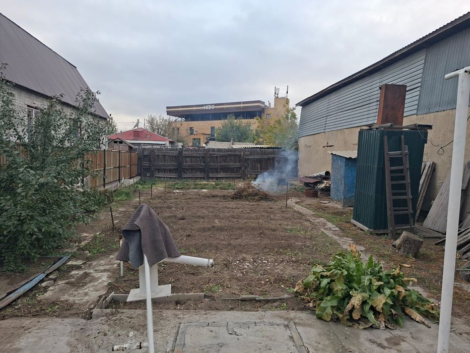 Жилой дом с уастком