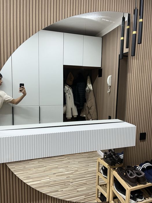 Новая зеркало с ящиком