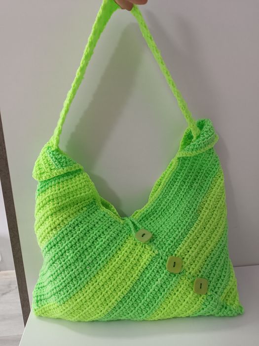 Плетени дамски чанти.