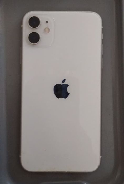 iPhone 11 в белом цвете 128 гб