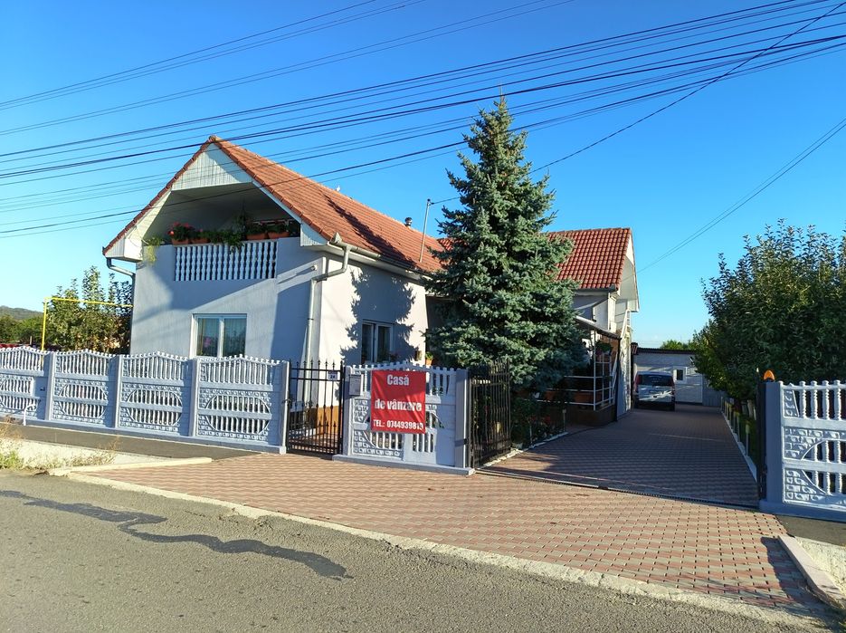 Vând casă în jucu de sus