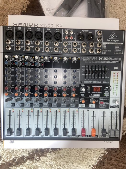 Mixer Behringer XENYX X1222USB