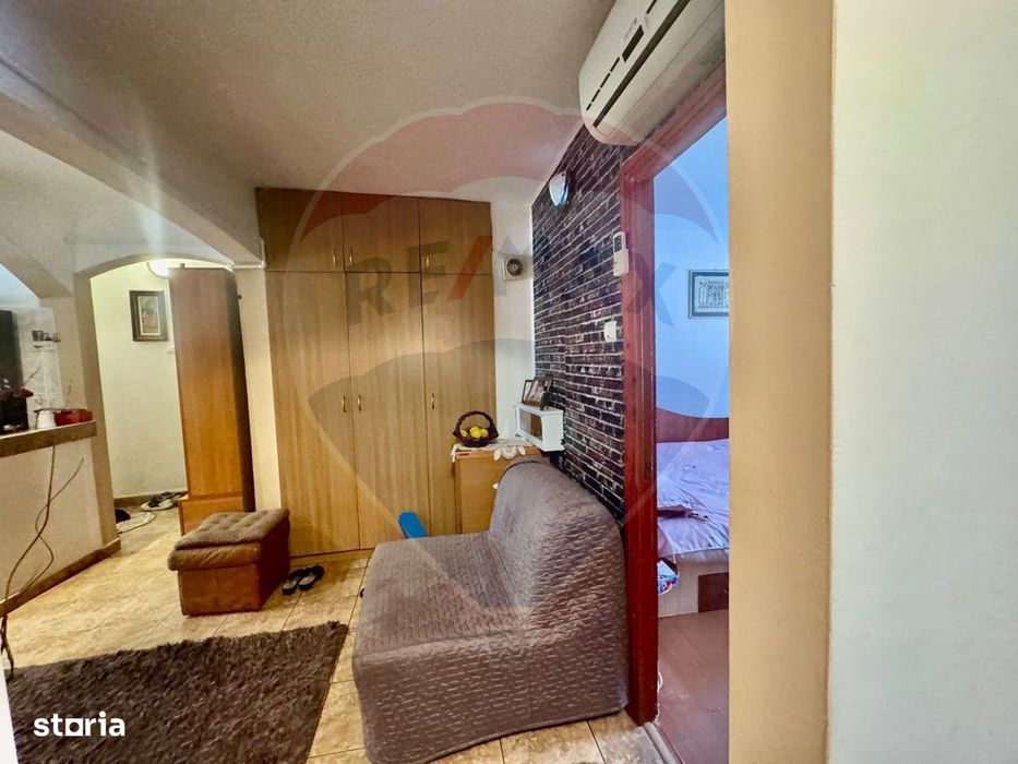Apartament cu 4 camere de vânzare în zona Craiovita Noua