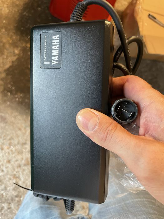 Incarcator 36v 48v in stare buna