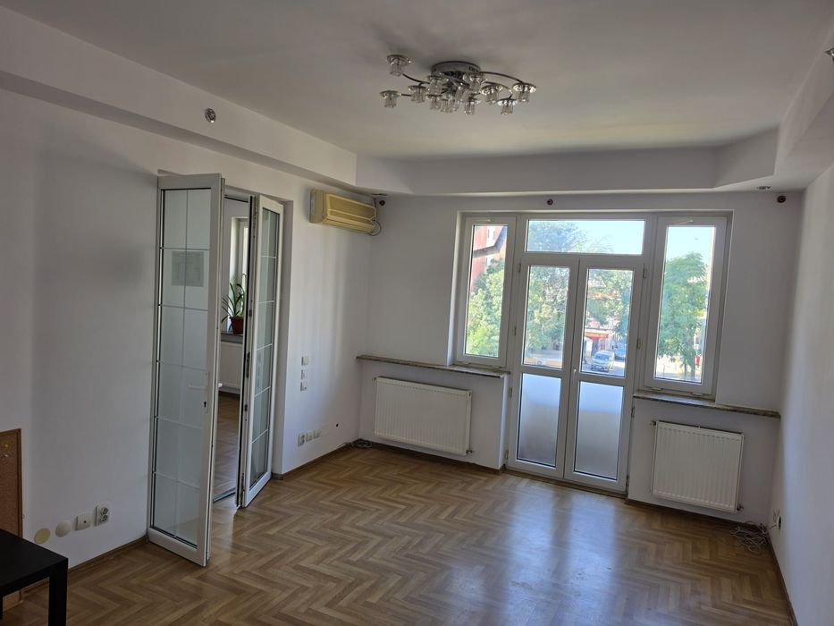 Apartament spațios, luminos, compus din 4 camere, situat in vila, et. 2, 110 mp, supraveghere video