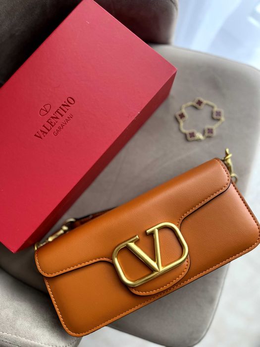 Дамска чанта – VLTN + подарък гривна