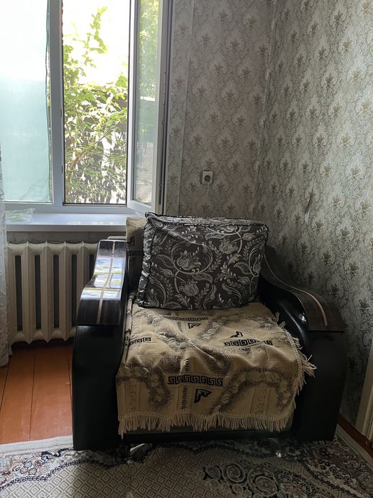 Диван почти новый