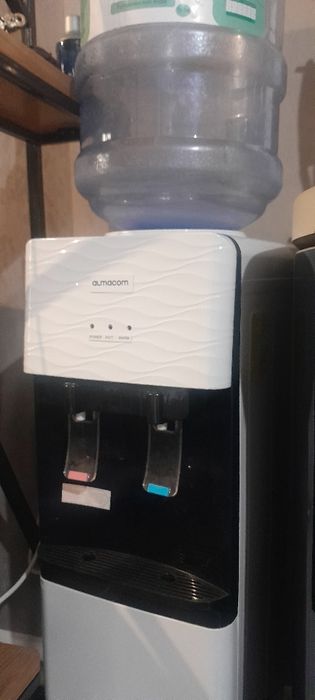 Кулер для воды  !  С ёмкостью  19 л.