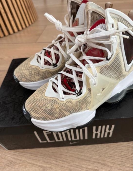 Sneakers Nike LeBron 19 sketch white black red