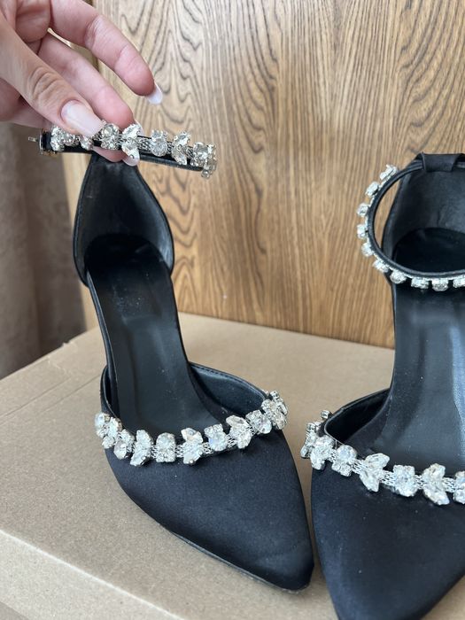 Vand tocuri cu pietre