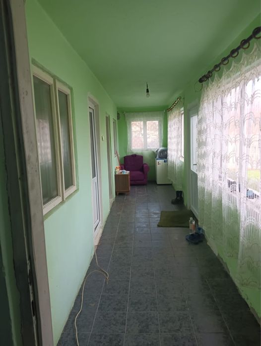 vând casă locuibilă 3 camere generoase ,hol generos,bucatarie