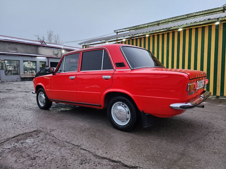 Vaz 21011 sotiladi