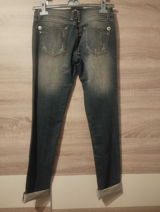 Продавам нови дънки с ниска талия