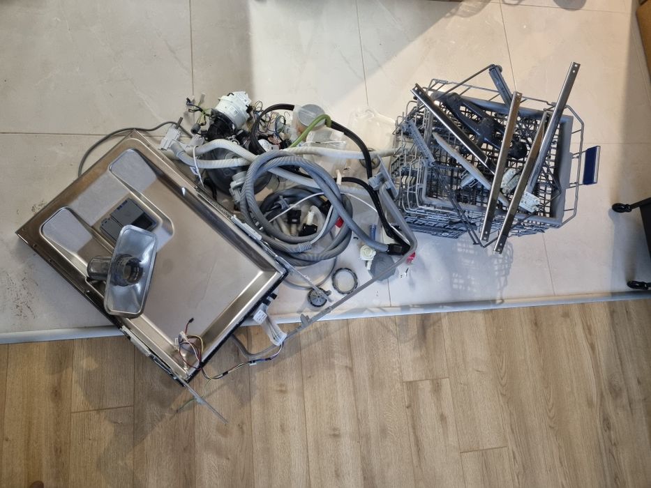 Части от съдомиялна Grundig