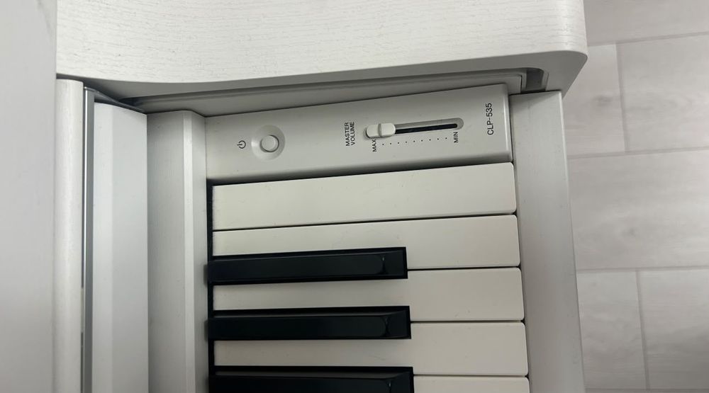 Vând pianina Yamaha