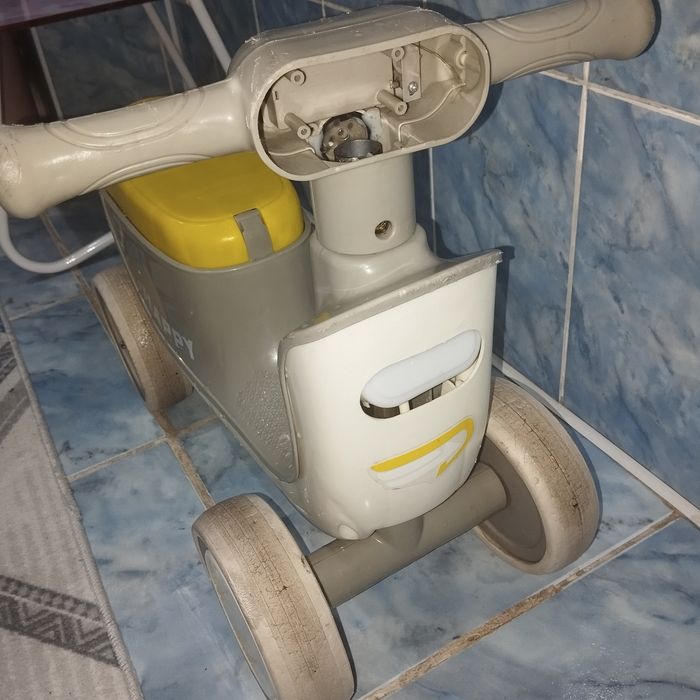 Продам детскую машинку недорого