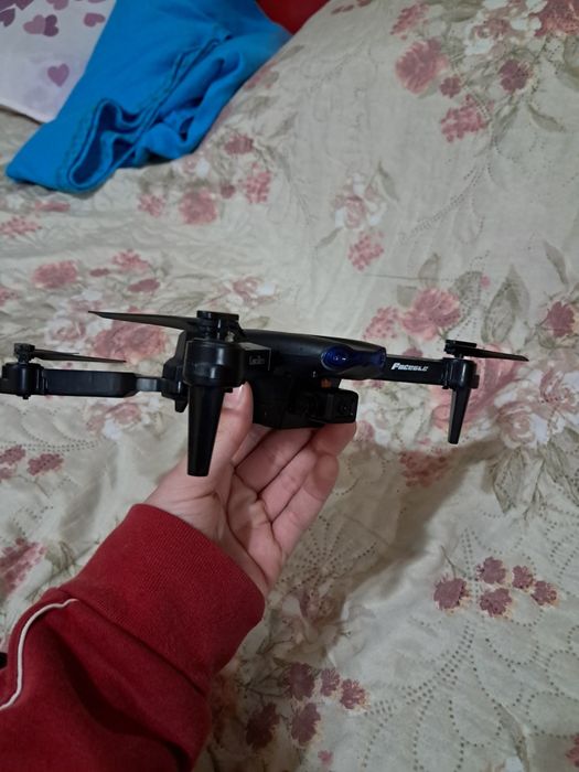 Продавам дрон E99 PRO