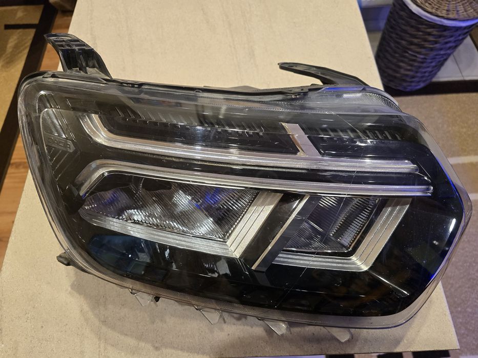 Фар за Dacia Duster Full LED / Дачия Дъстър Фул ЛЕД 
Ф