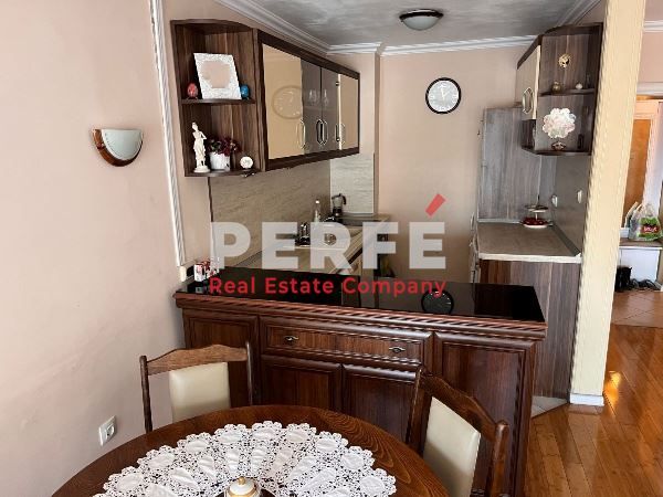 Продава се Тристаен апартамент в Бургас, Възраждане - 100 кв.м за 2300 €/кв.м - Снимка #2