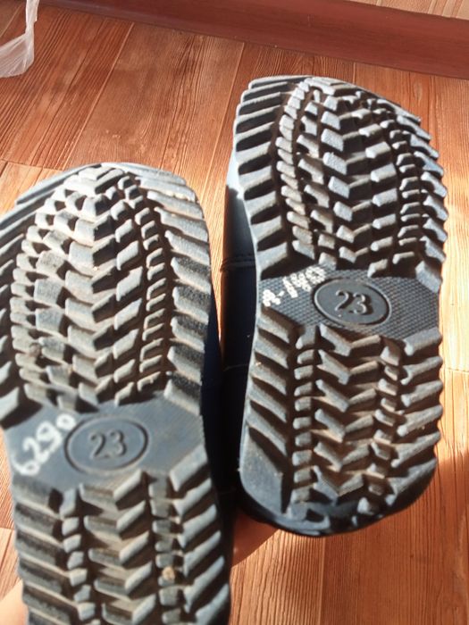 Продам детскую обувь