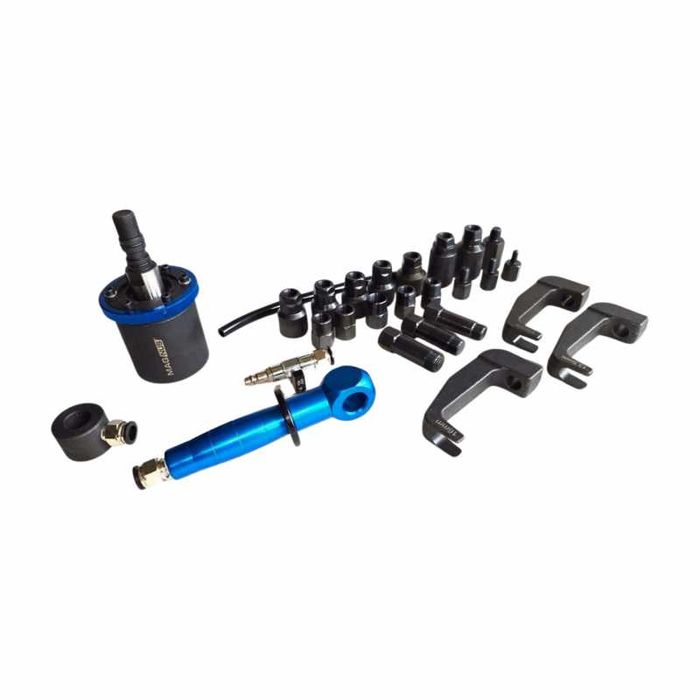 Extractor pneumatic pentru injectoare cu adaptoare