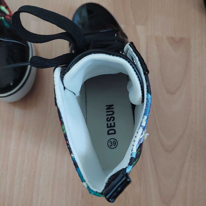 Чисто нови дамски кецове "Desun" с вътрешна платформа, Номер 39