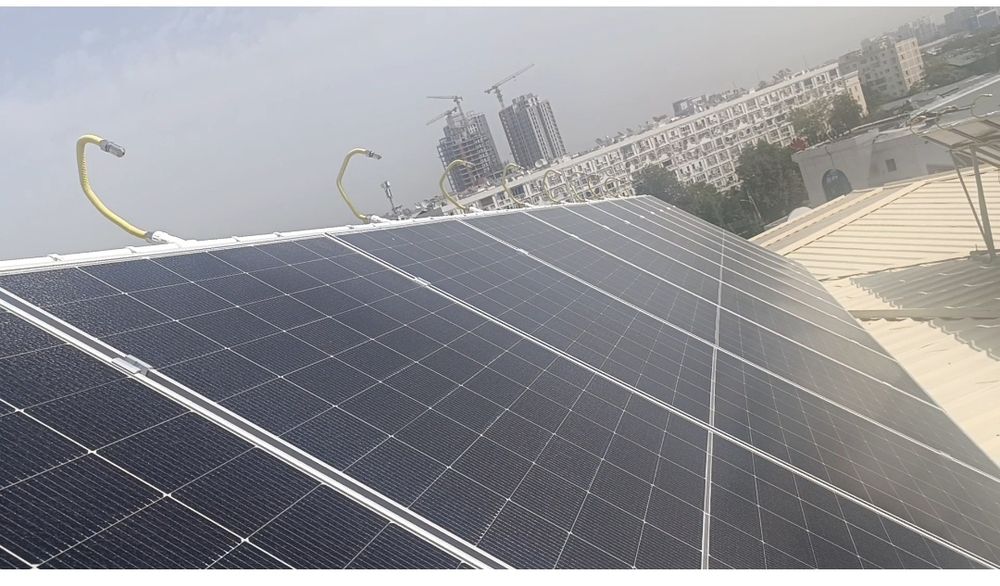 Установка авто моющей системы солнечных панелей