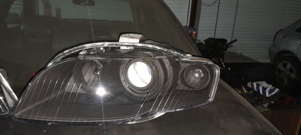 Продавам фарове за а4 б7