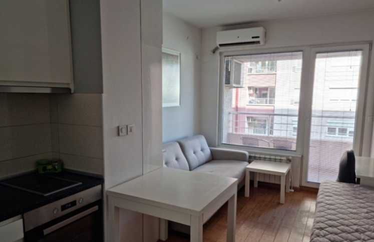 Дава се под наем Едностаен апартамент в Пловдив, Остромила - 39 кв.м за 193.8 € - Снимка #1