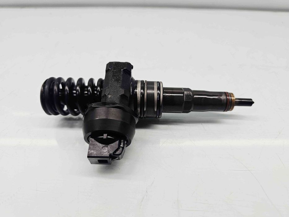 Injector  Volkswagen Golf 5 (1K1) [Fabr 2004-2008] 038130073BN 1.9 TDI