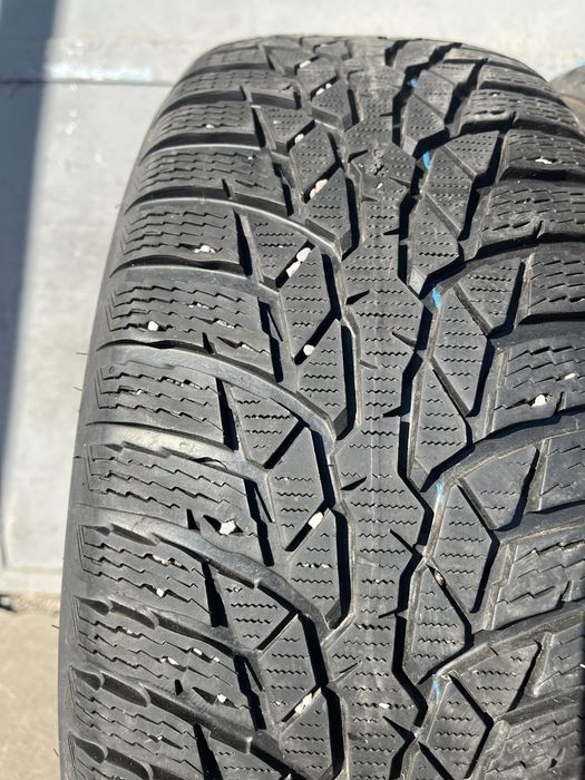 2 бр. зимни гуми 215/60/16 Nokian 6+ mm DOT 3218
