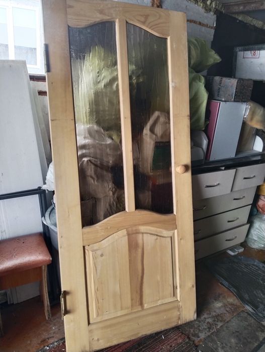 Продам деревянную дверь