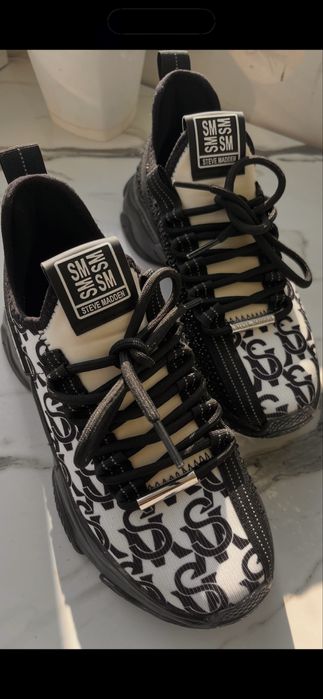 Steve Madden сникърси